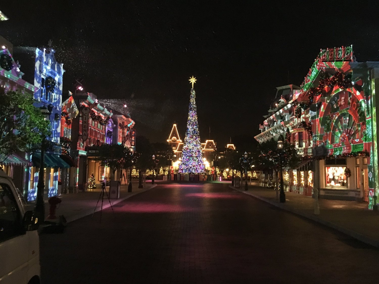 Hong Kong Disneyland Main Street Projection Mapping 1